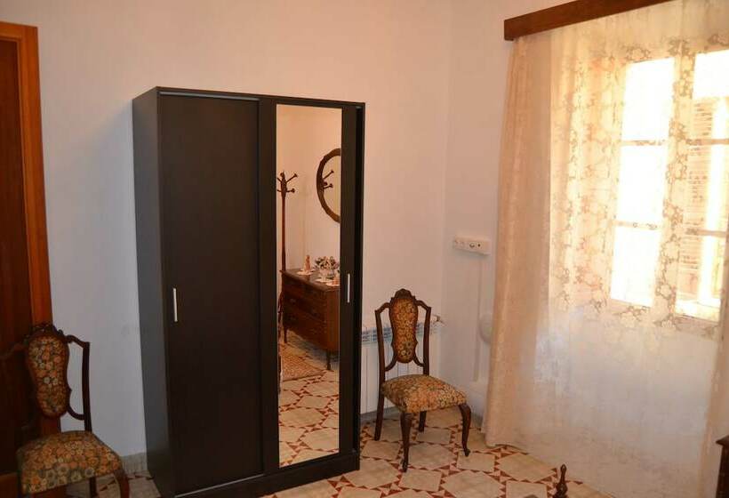 Дом 4 Спальни, Cas Carro