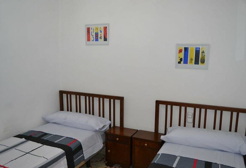 Дом 4 Спальни, Cas Carro