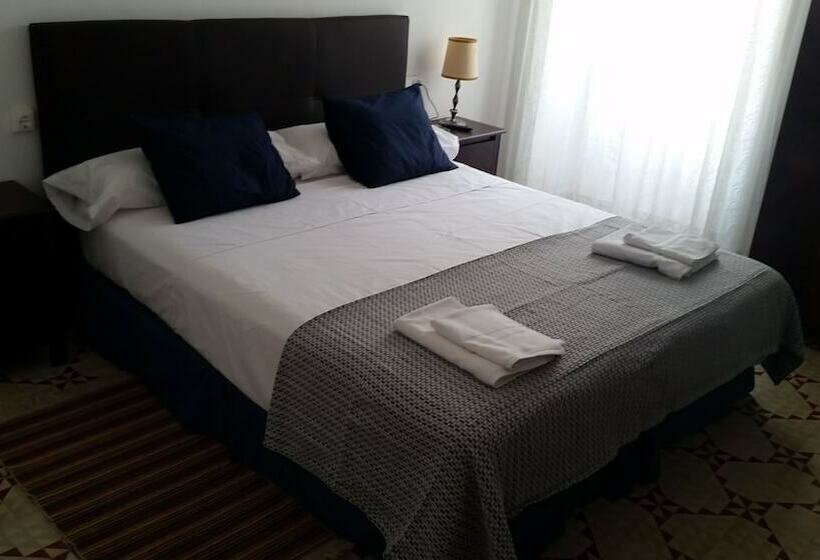 Дом 4 Спальни, Cas Carro