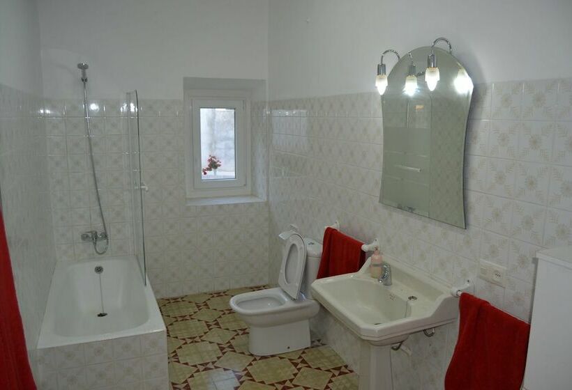 Дом 4 Спальни, Cas Carro