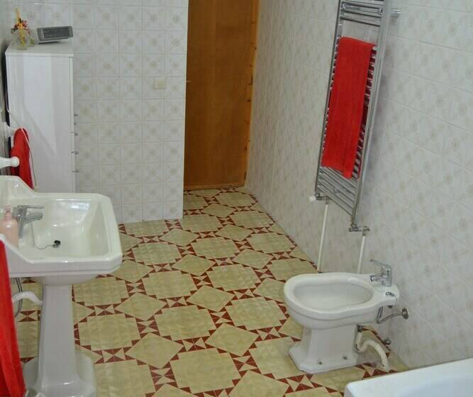 Дом 4 Спальни, Cas Carro