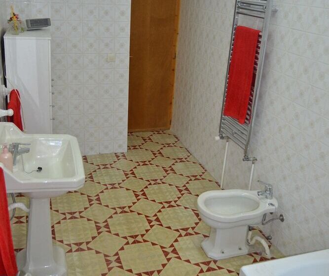 Дом 4 Спальни, Cas Carro