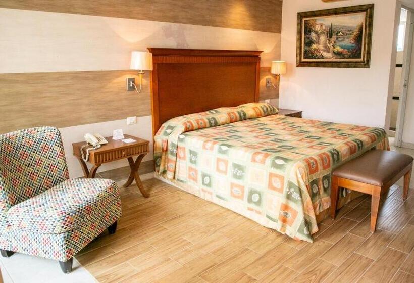 جناح جونيور ديلوكس, Meson De La Rivera