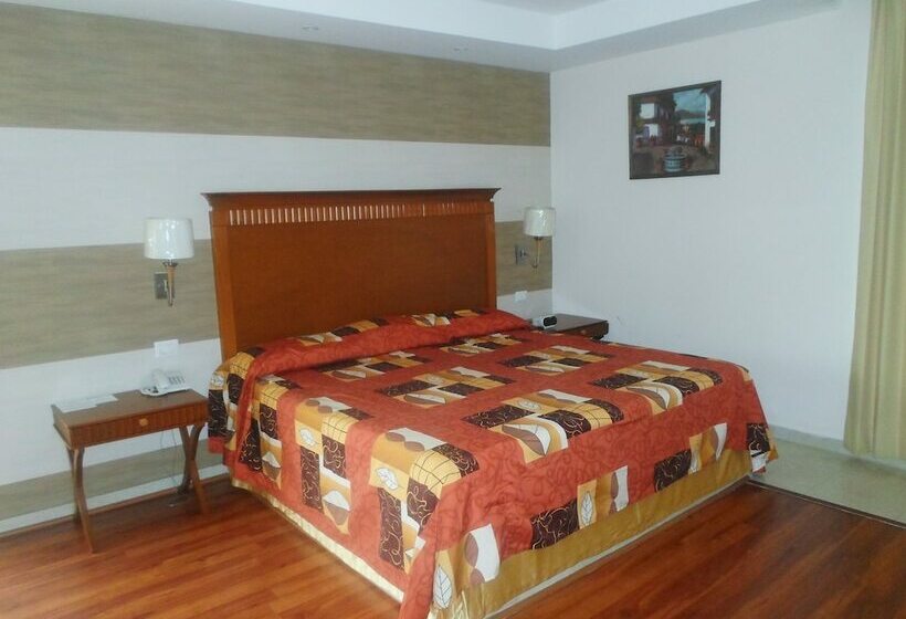 غرفة قياسية, Meson De La Rivera