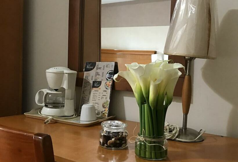 غرفة قياسية, Meson De La Rivera