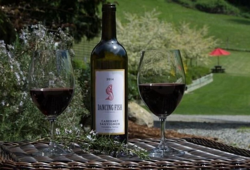 منزل غرفة نوم واحدة, Dancing Fish Farm