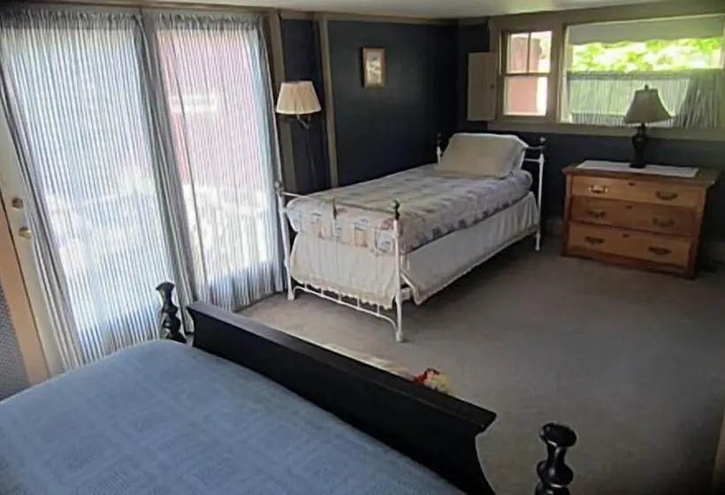 ゴルフビュースタンダードルーム, Inn At Neshobe River