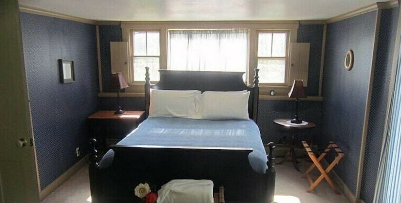 标准间带高尔夫, Inn At Neshobe River