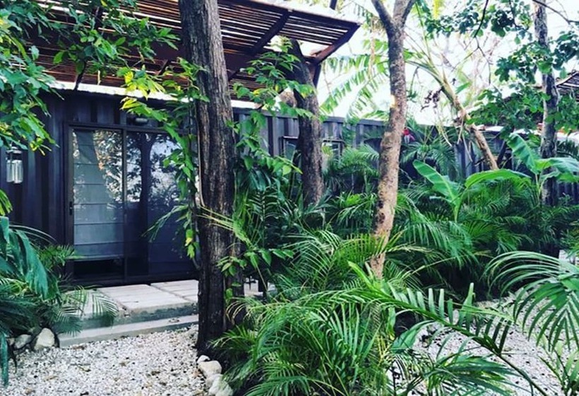 חדר סטנדרט לשלושה עם נוף לבריכה, Green Sanctuary