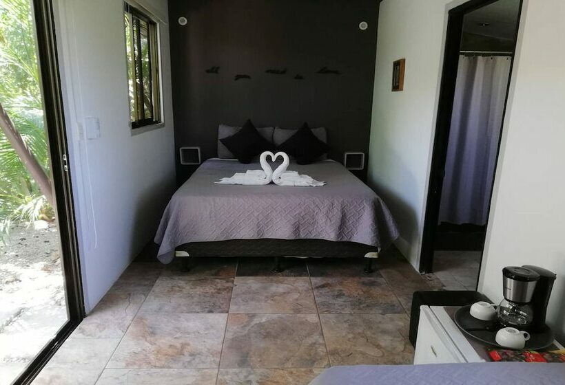 חדר סטנדרט לשלושה עם נוף לבריכה, Green Sanctuary