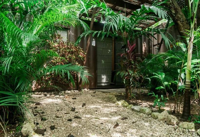 חדר סטנדרט לשלושה עם נוף לגינה, Green Sanctuary