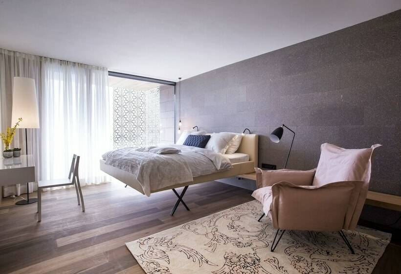 컴포트 스위트, Muchele