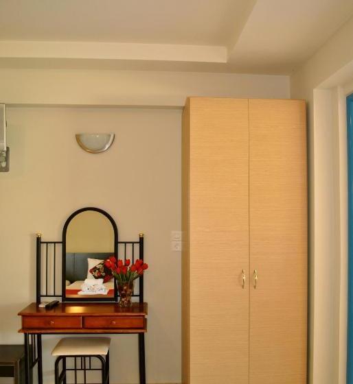 דירת חדר נוף לים, Iliovasilema