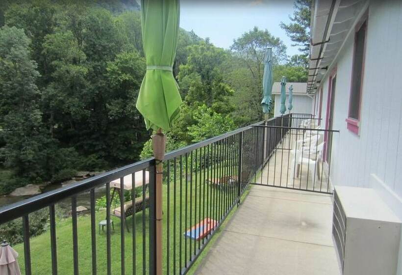 غرفة ديلوكس, The Carter Lodge On The River