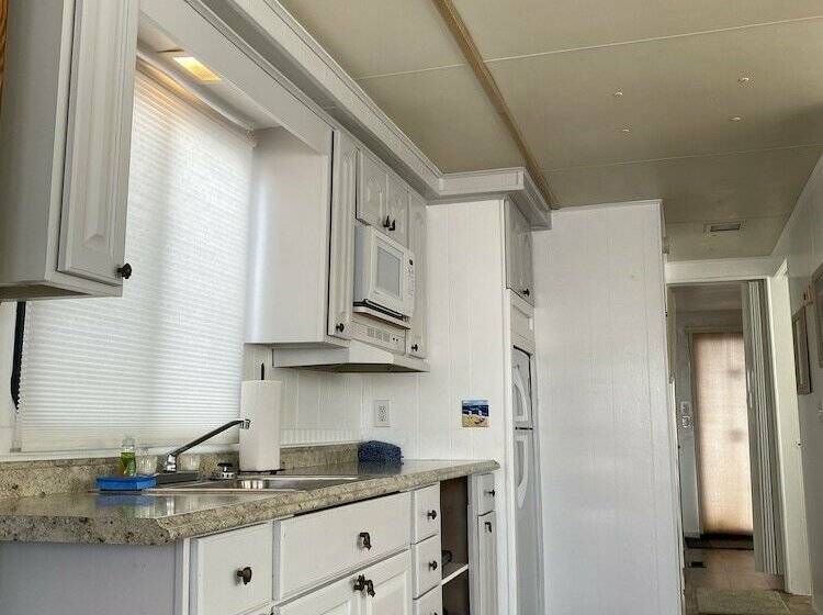 منزل 4 غرف نوم, Mangrove Marina And Resort Aqualodge Houseboats