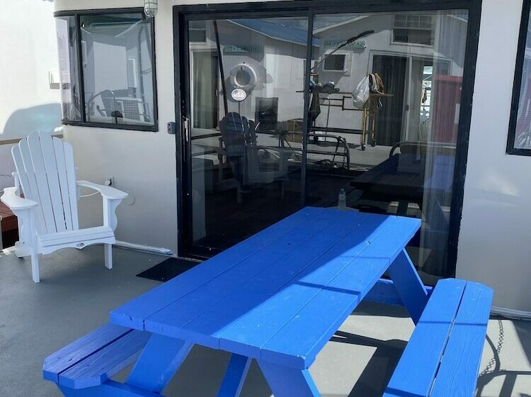 منزل 4 غرف نوم, Mangrove Marina And Resort Aqualodge Houseboats