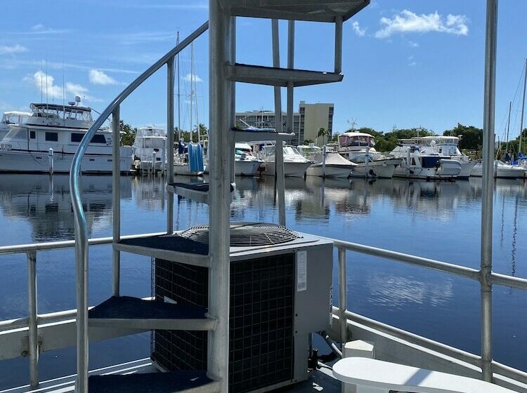 منزل 4 غرف نوم, Mangrove Marina And Resort Aqualodge Houseboats