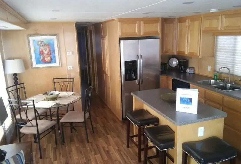 デラックススイートの３ベッドルーム, Mangrove Marina And Resort Aqualodge Houseboats
