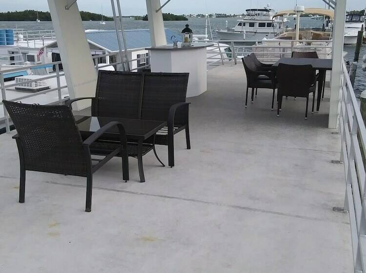 جناح ديلوكس 3 غرف نوم, Mangrove Marina And Resort Aqualodge Houseboats