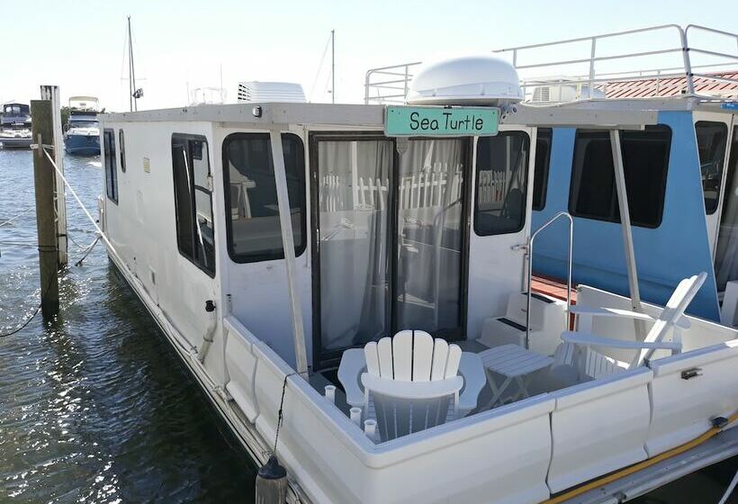 بنجلو قياسى, Mangrove Marina And Resort Aqualodge Houseboats