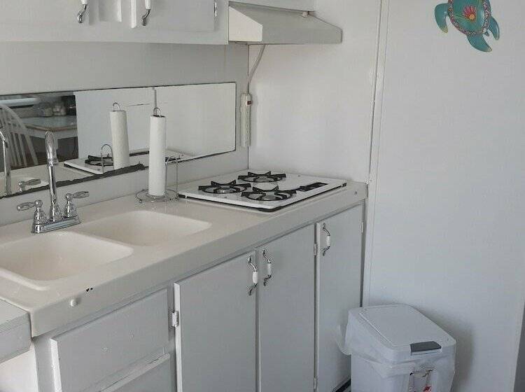 بنجلو قياسى, Mangrove Marina And Resort Aqualodge Houseboats