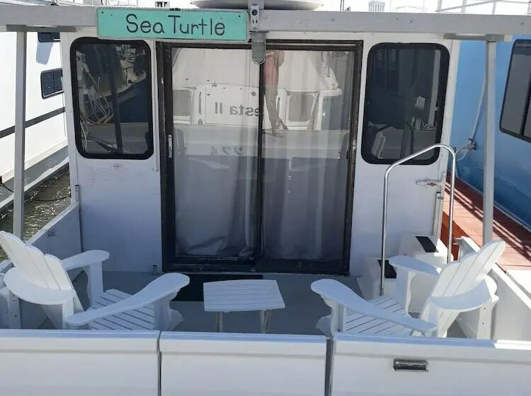 スタンダードバンガロー, Mangrove Marina And Resort Aqualodge Houseboats