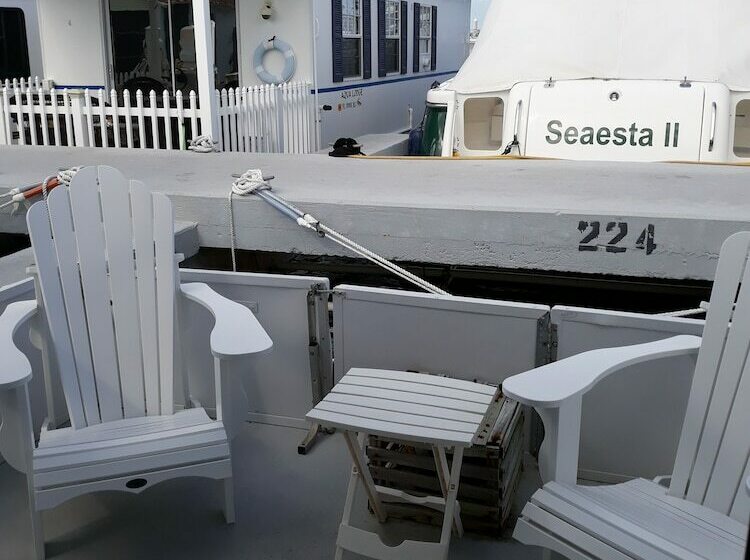 بنجلو قياسى, Mangrove Marina And Resort Aqualodge Houseboats