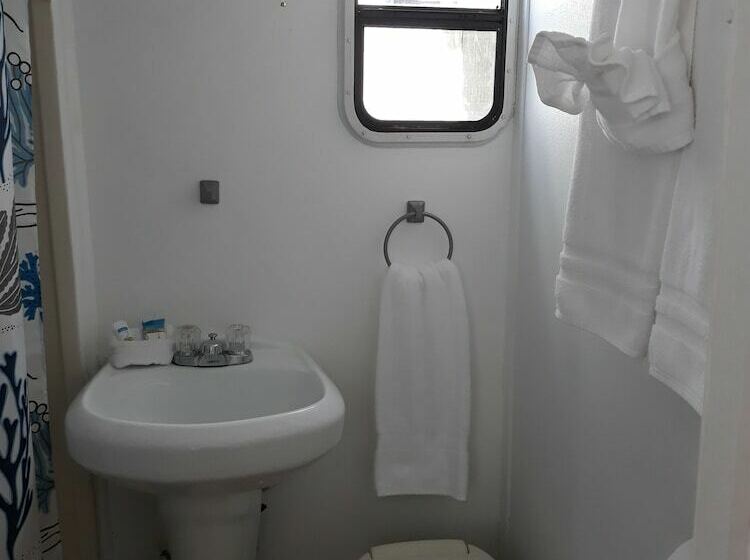 بنجلو قياسى, Mangrove Marina And Resort Aqualodge Houseboats