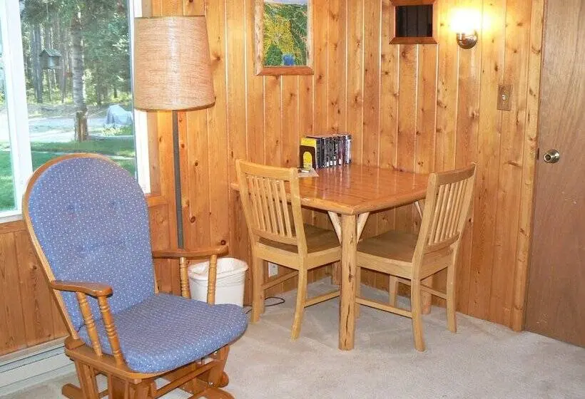 クイーンサイズベッドのスタンダードルーム, Smoky Bear Ranch Bed & Breakfast & Cabins