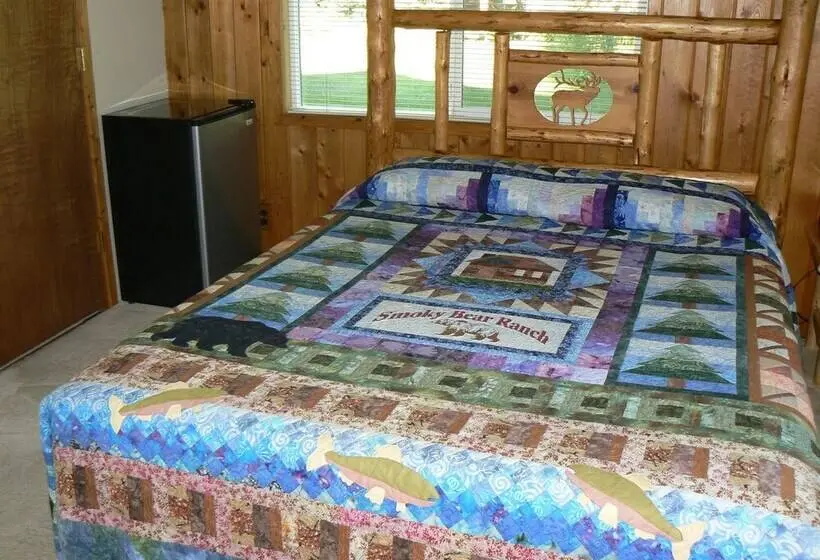 クイーンサイズベッドのスタンダードルーム, Smoky Bear Ranch Bed & Breakfast & Cabins