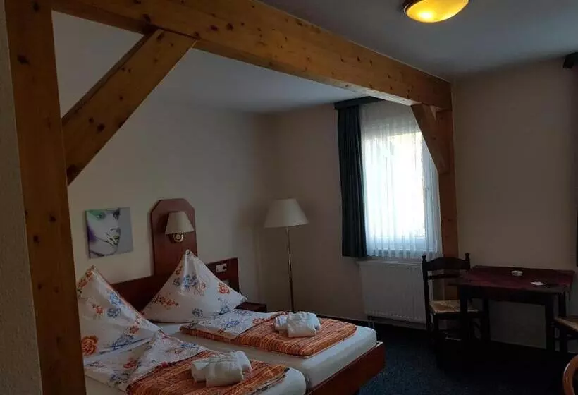 Standard Yhden Hengen Huone, Desperados