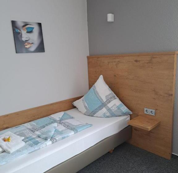 スタンダードシングルルーム, Desperados