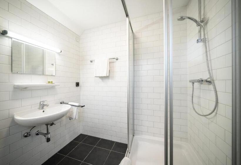 豪华单人间, Engel 16