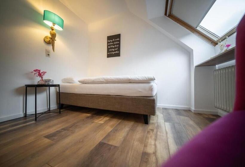 豪华单人间, Engel 16