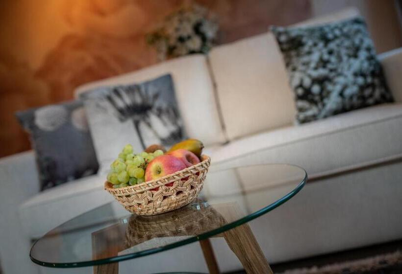 小型套房, Engel 16