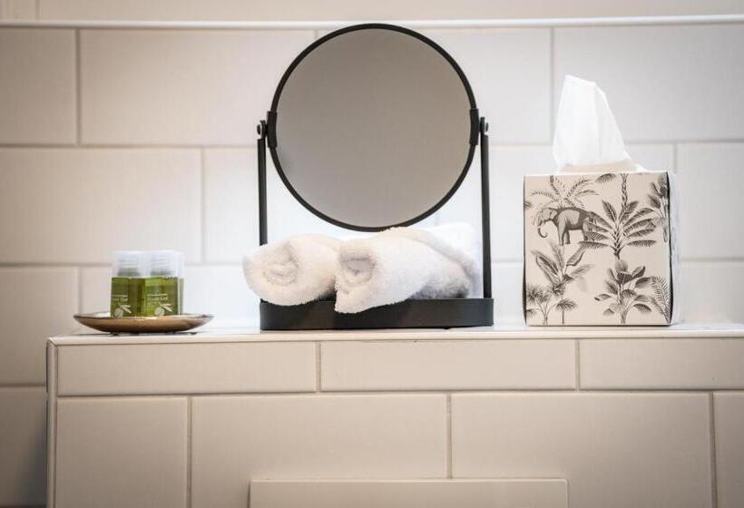 豪华房间, Engel 16