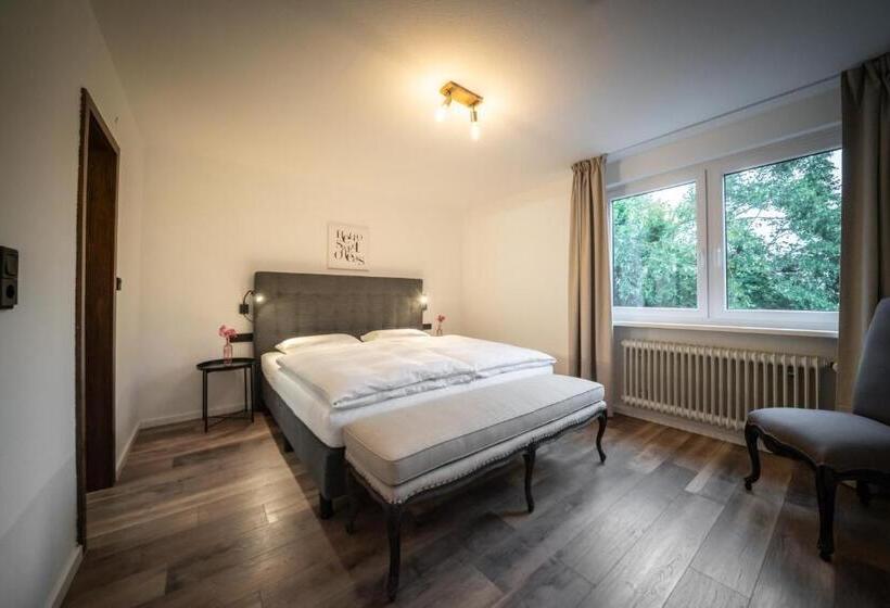 豪华房间, Engel 16