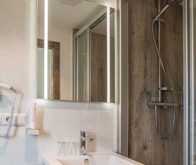 标准间, Restaurant Grüner Baum