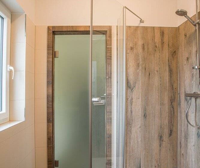 标准间, Restaurant Grüner Baum