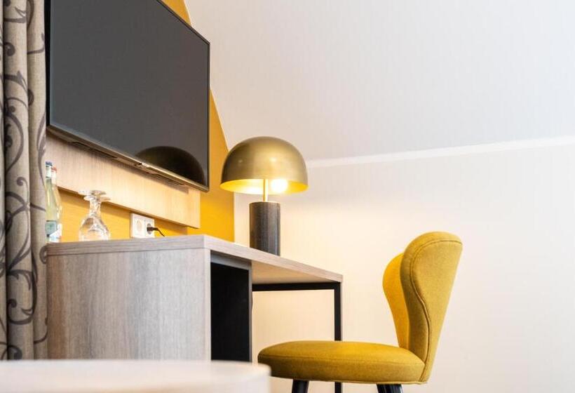 Номер Стандарт, Rheinischer Hof