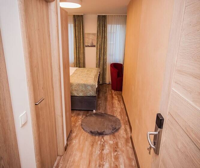 スタンダードルーム, Tiffany