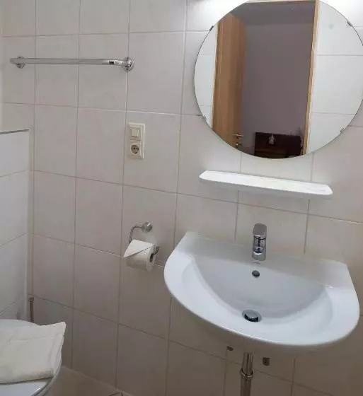 اتاق استاندارد سه نفره, Zur Triftsperre