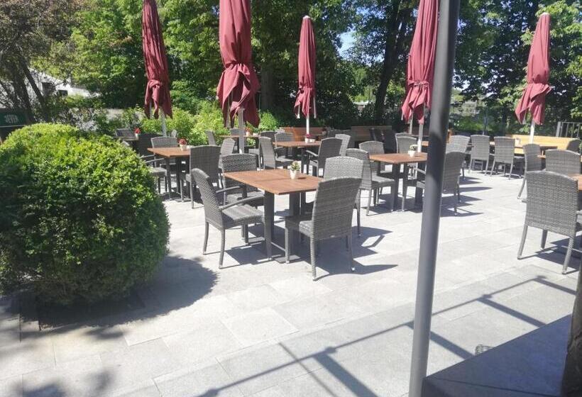 Семейный Номер Вид на Сад, Das Bergschlösschen