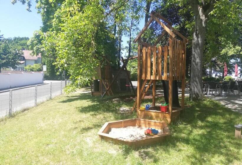 Номер Deluxe, Das Bergschlösschen