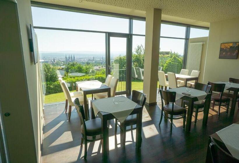 Номер Стандарт, Das Bergschlösschen