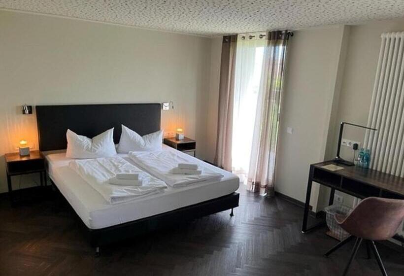 Семейный Номер Вид на Сад, Das Bergschlösschen