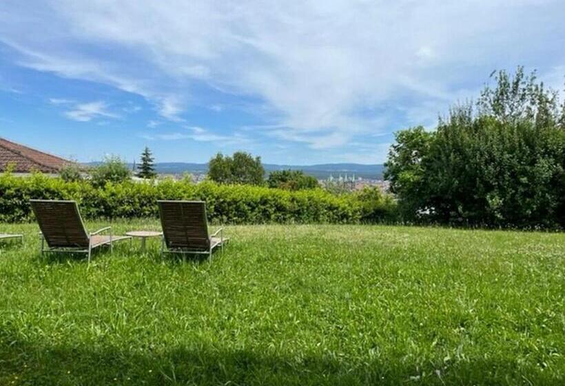 Семейный Номер Вид на Сад, Das Bergschlösschen