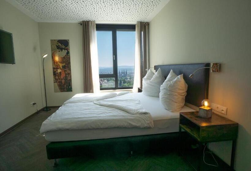 Номер Deluxe, Das Bergschlösschen