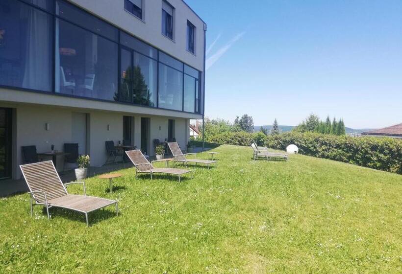 Номер Deluxe, Das Bergschlösschen