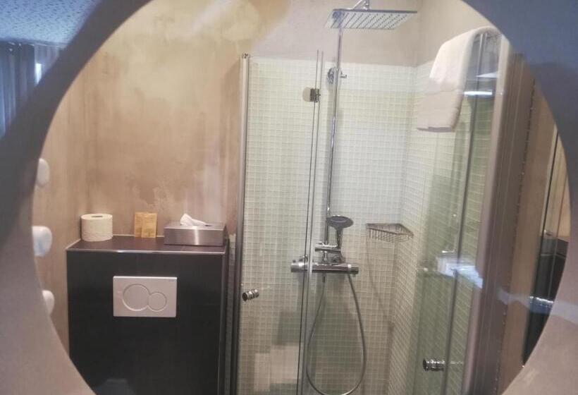 Номер Deluxe, Das Bergschlösschen